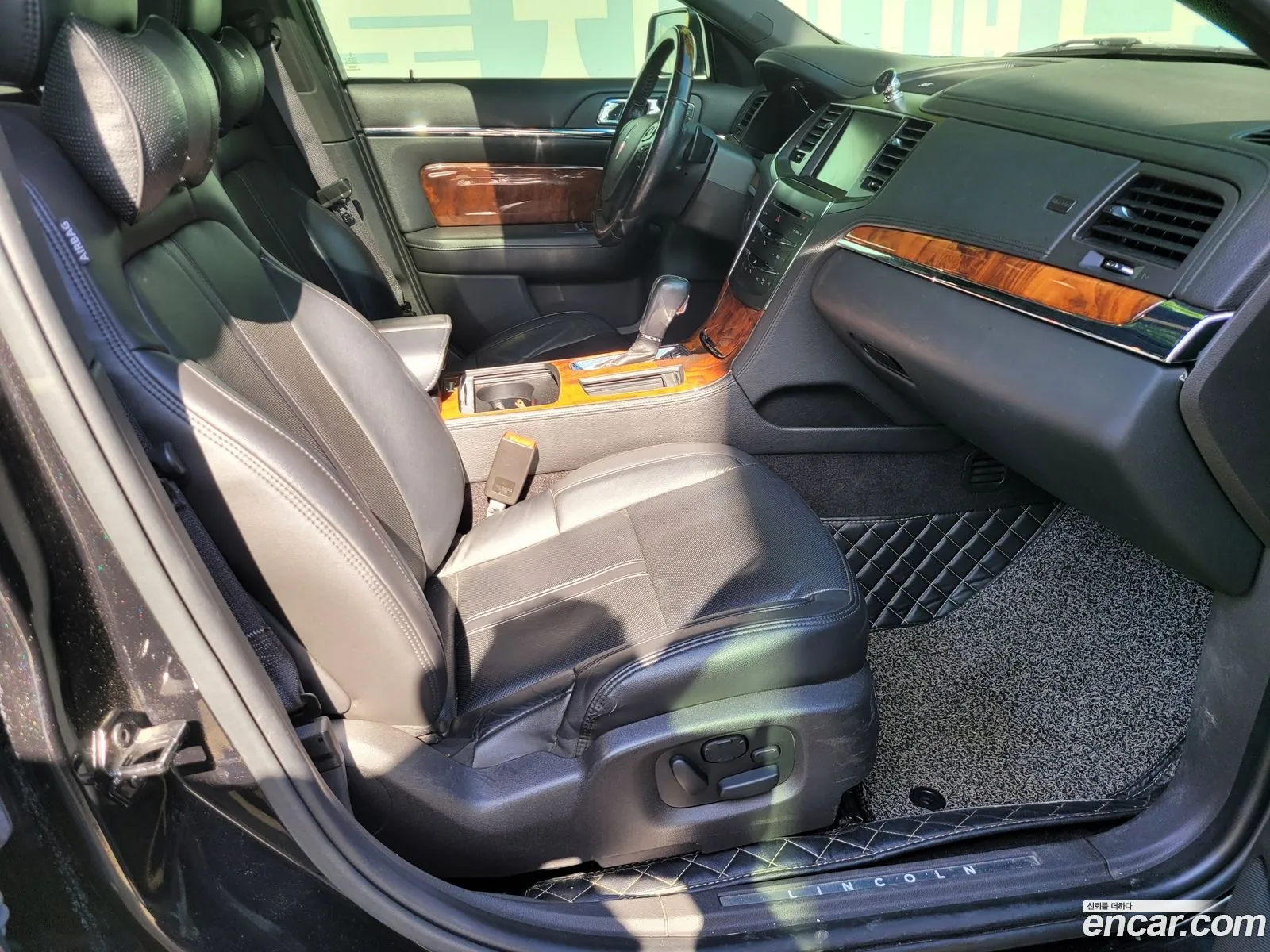 Lincoln MKS 2012 — 20