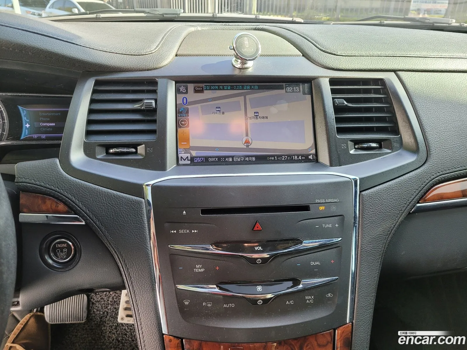 Lincoln MKS 2012 — 16