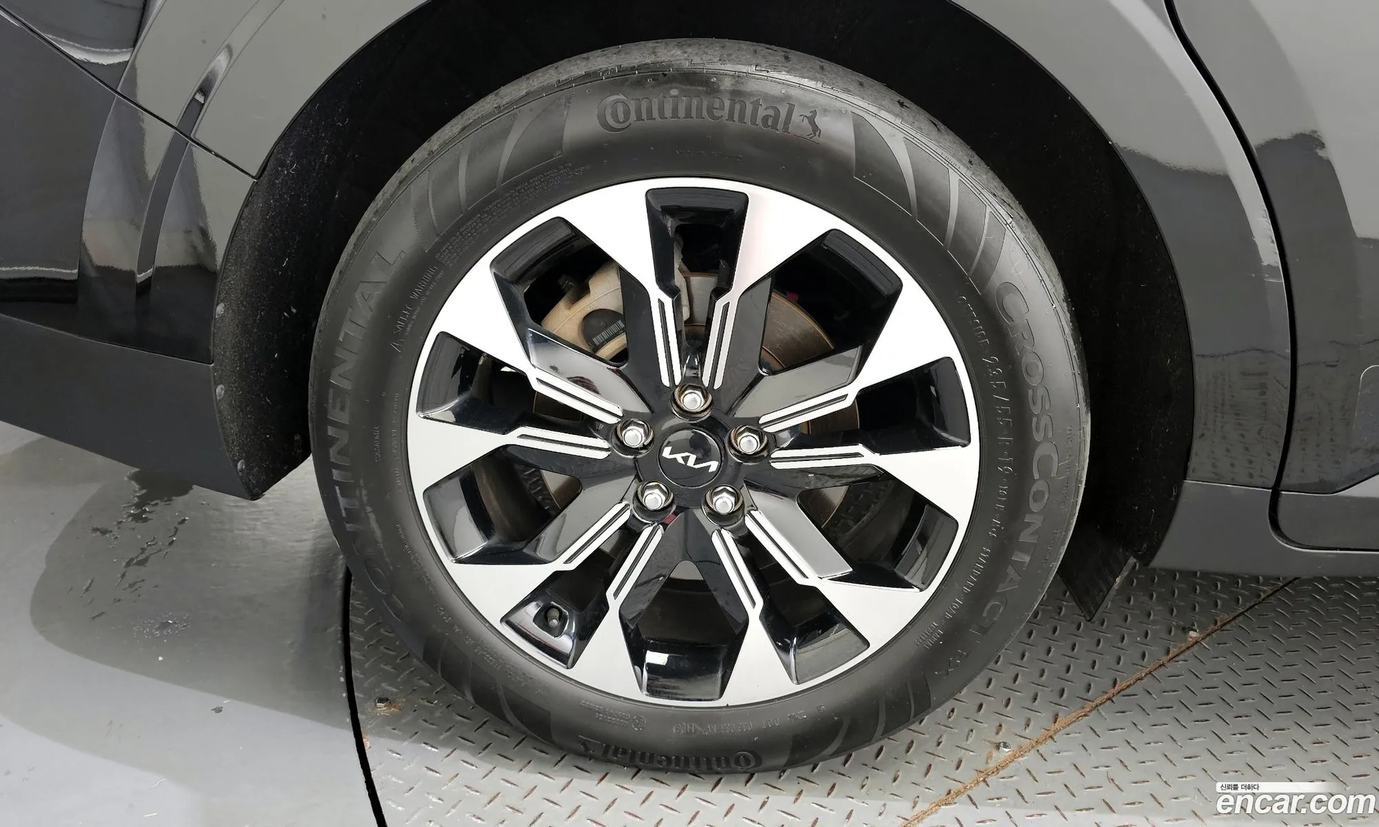 Kia Carnival 2023 KNANE81BBPS328891 — 4