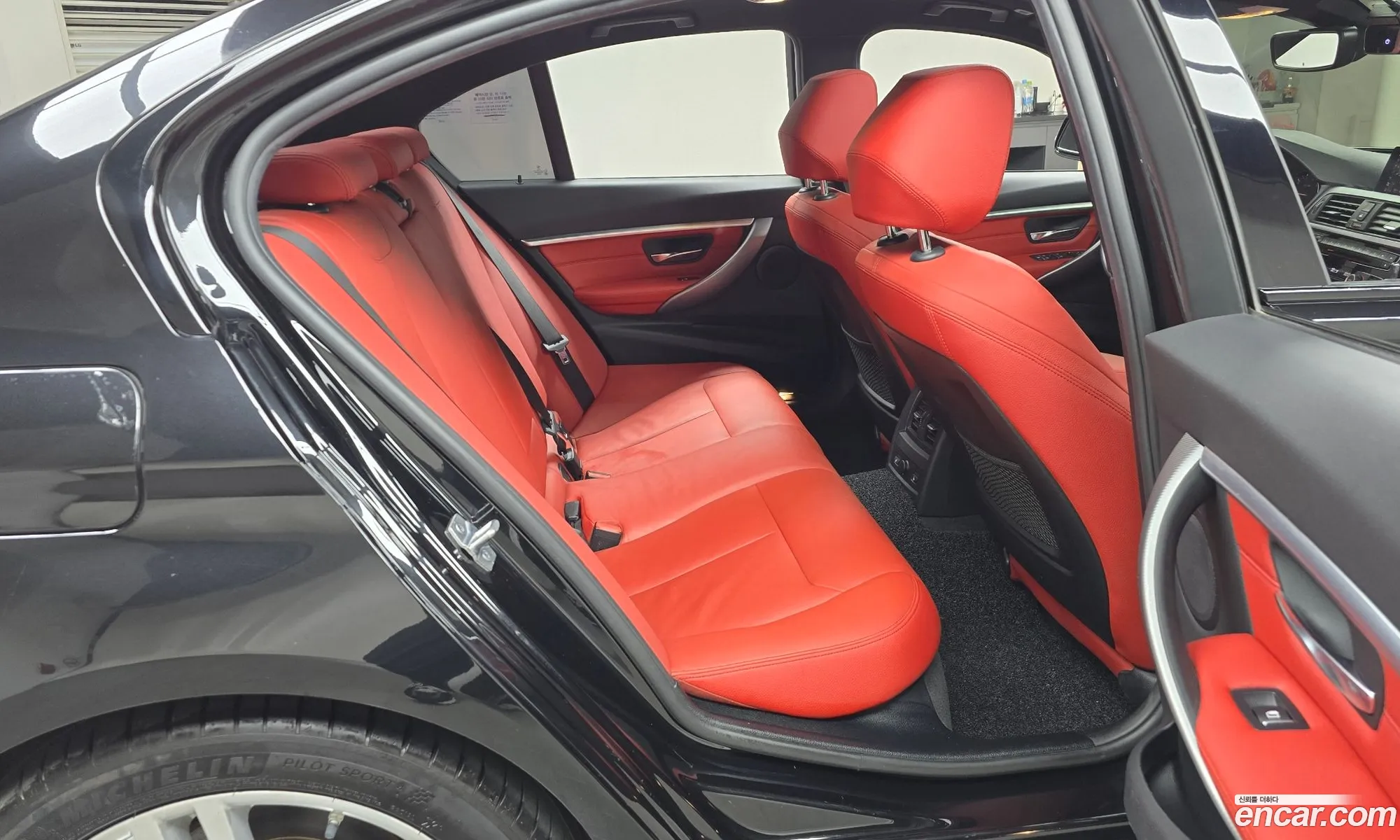 BMW 3 Series 2018 WBA8B9104JA826262 — 13