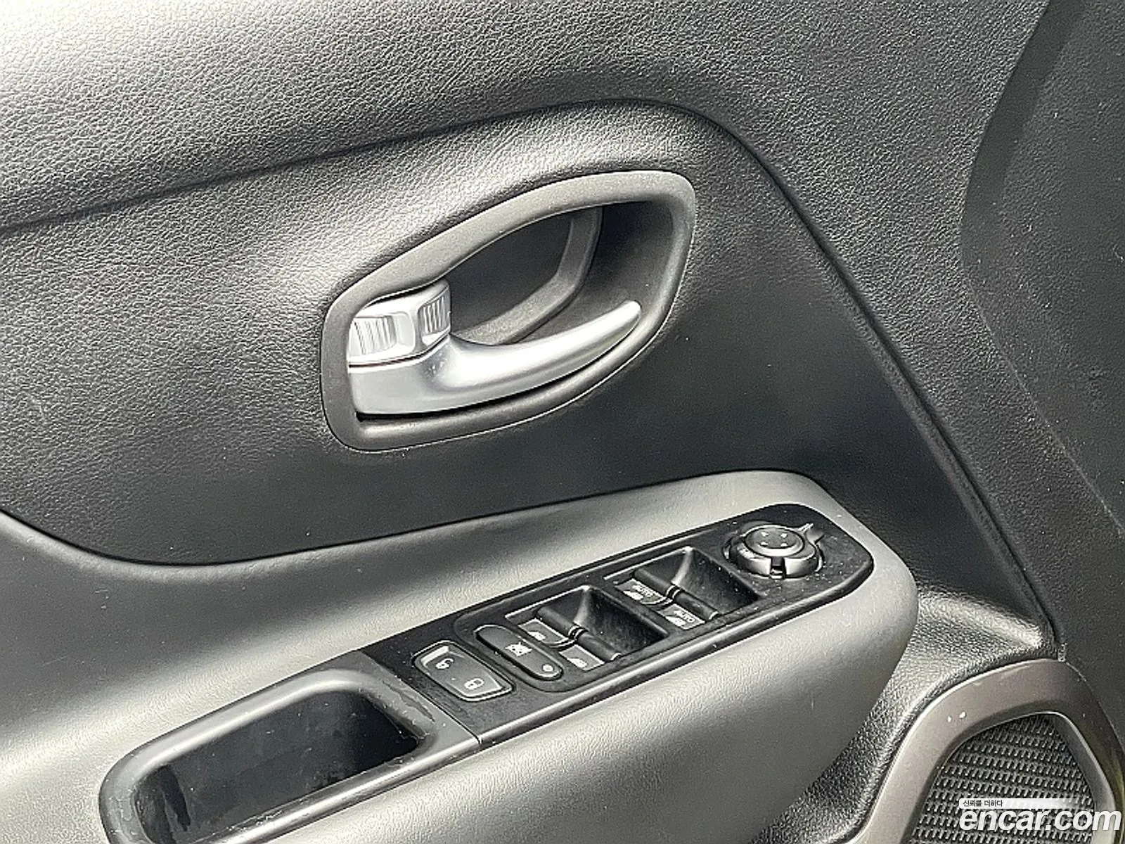 Jeep Renegade 2019 — 17