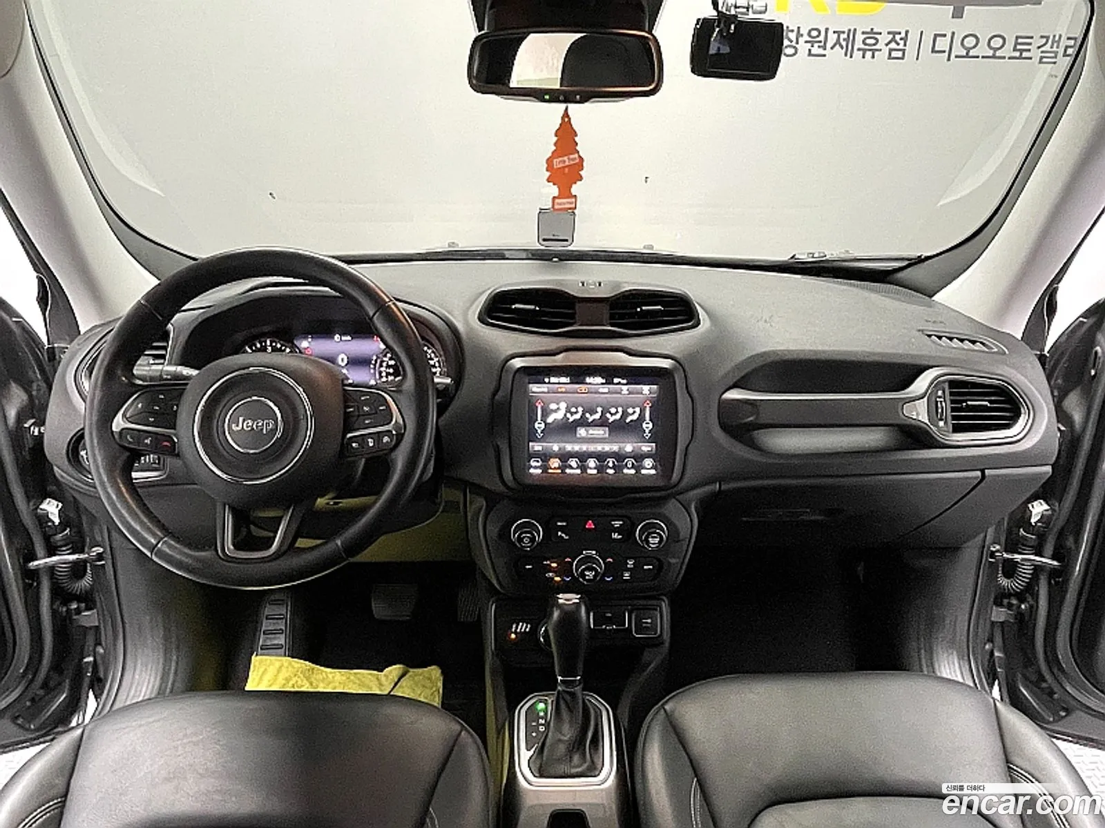 Jeep Renegade 2019 — 18