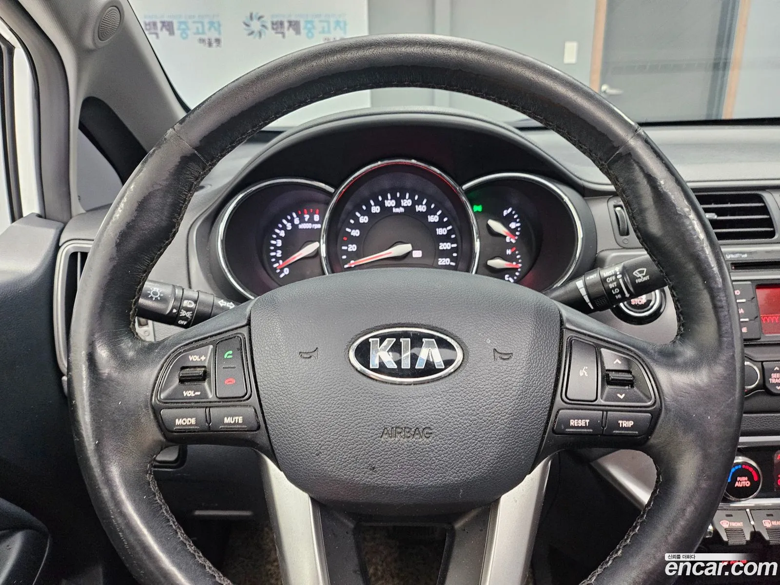 Kia Pride 2014 — 9