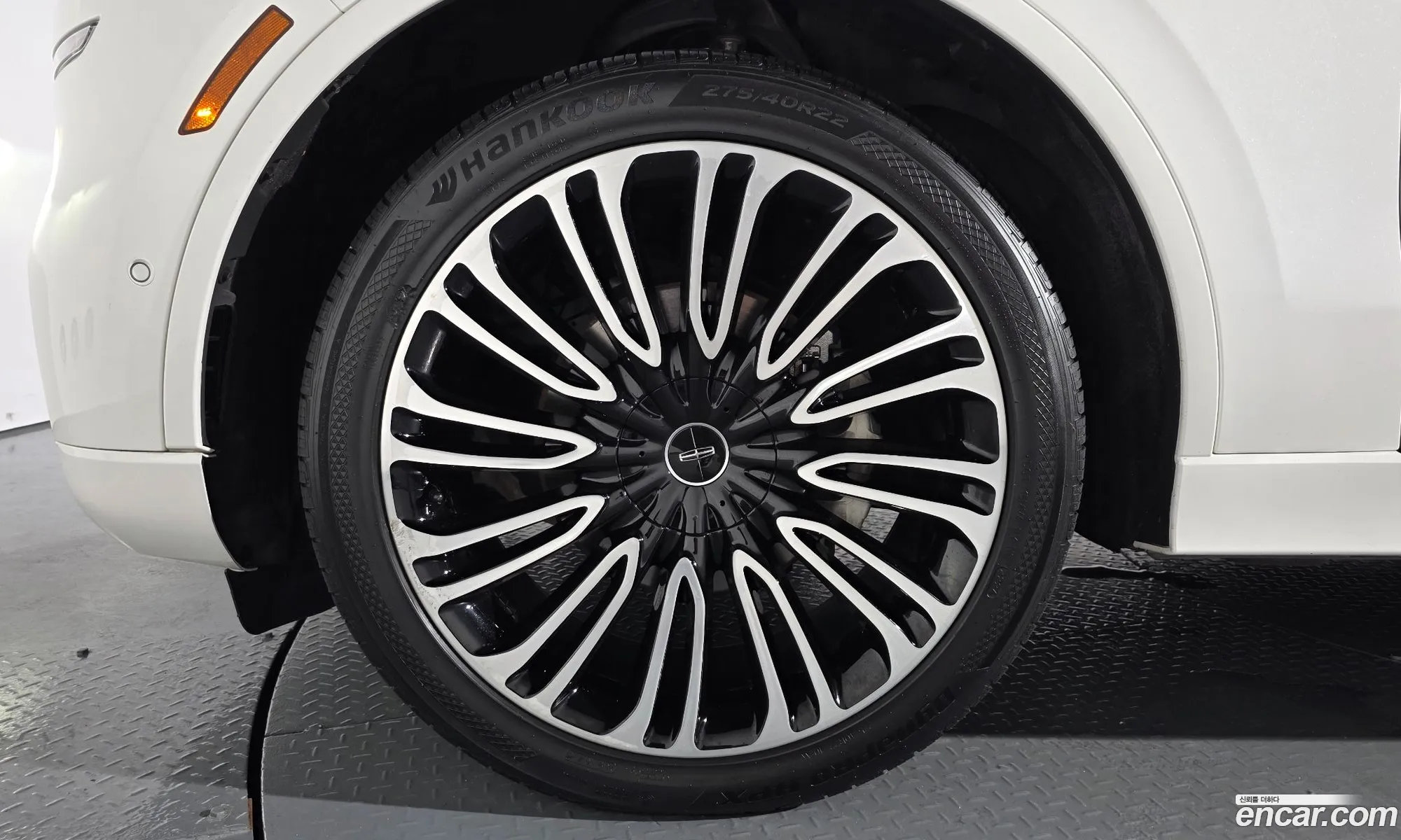 Lincoln Aviator 2021 5LM5J9XC8NGL00612 — 11