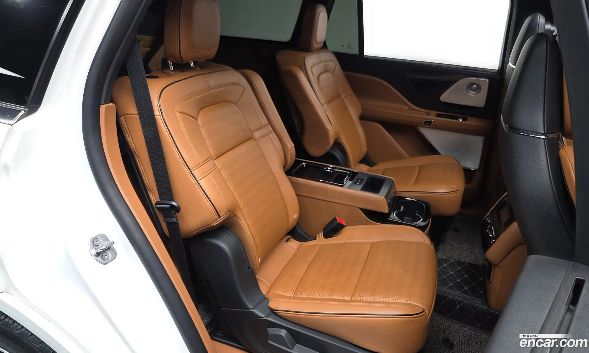 Lincoln Aviator 2021 5LM5J9XC8NGL00612 — 16
