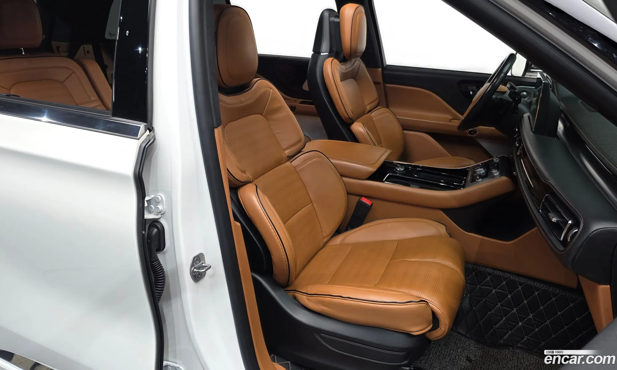 Lincoln Aviator 2021 5LM5J9XC8NGL00612 — 20