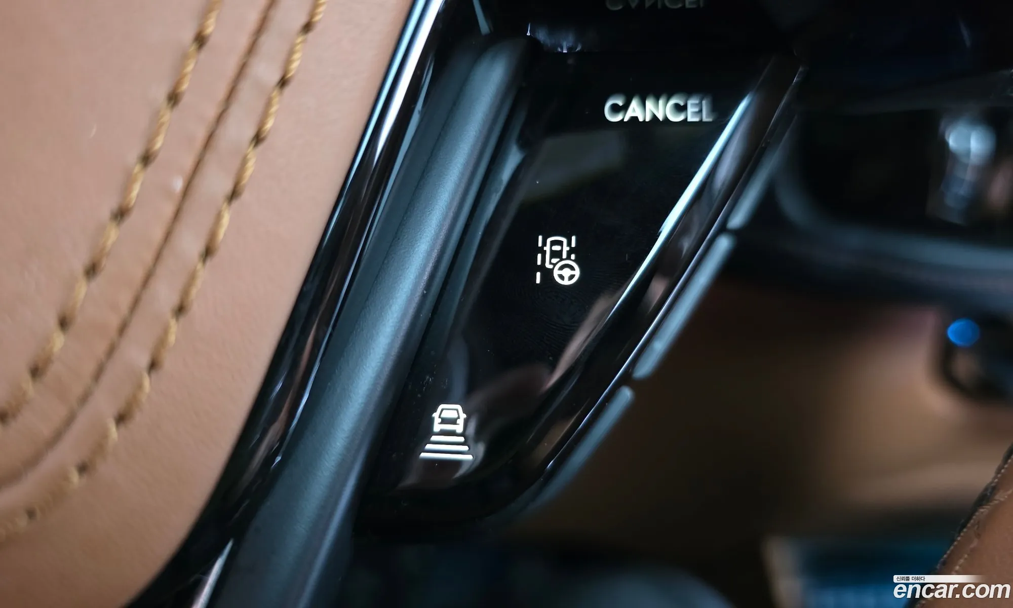 Lincoln Aviator 2021 5LM5J9XC8NGL00612 — 17