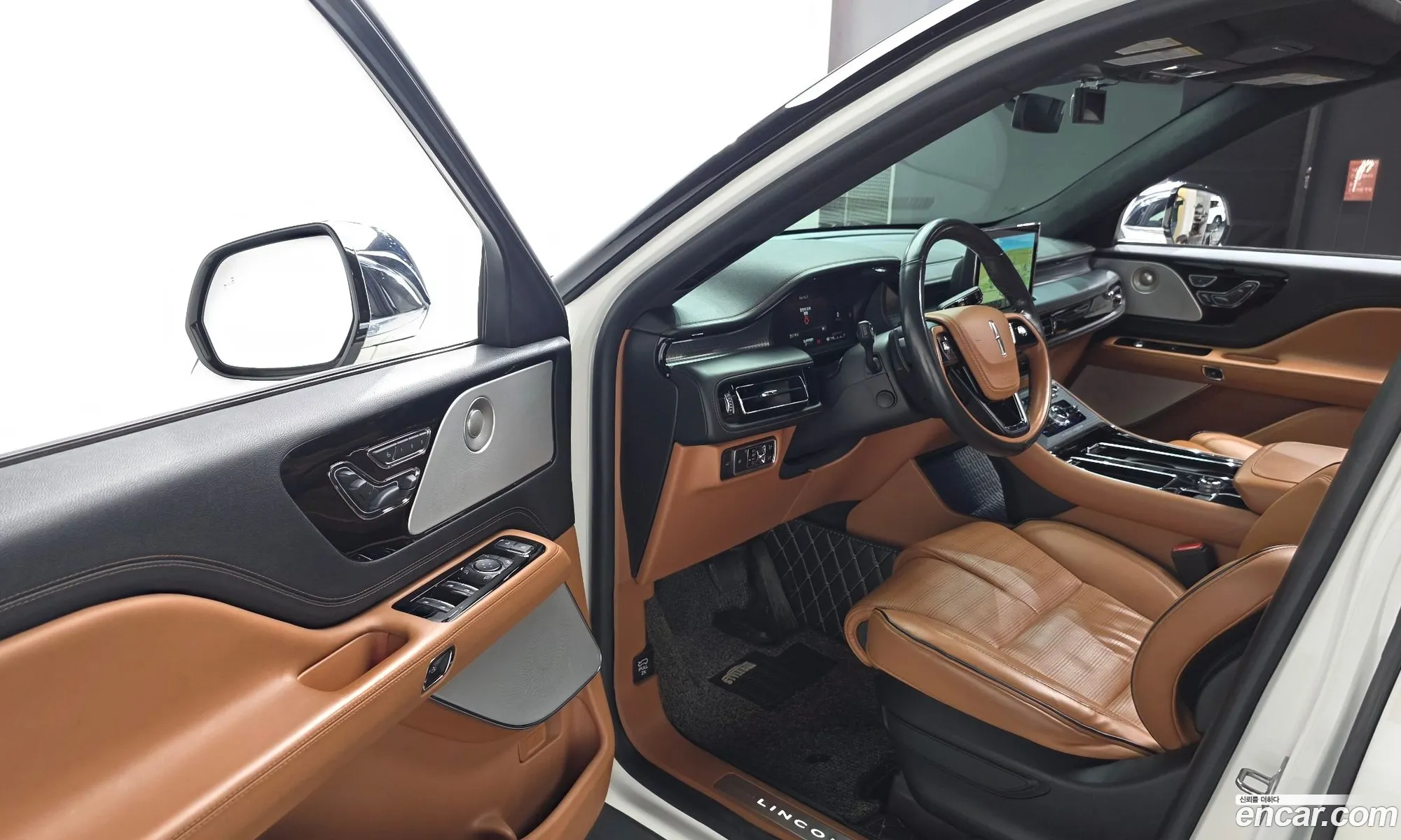Lincoln Aviator 2021 5LM5J9XC8NGL00612 — 5