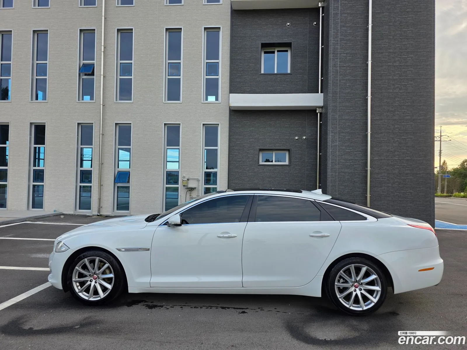 Jaguar XJ 2015 — 15