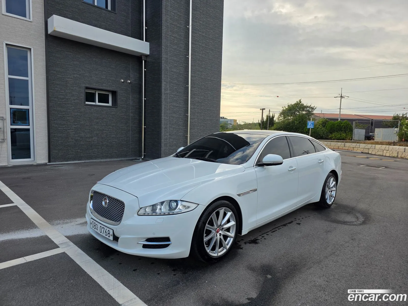 Jaguar XJ 2015 — 17