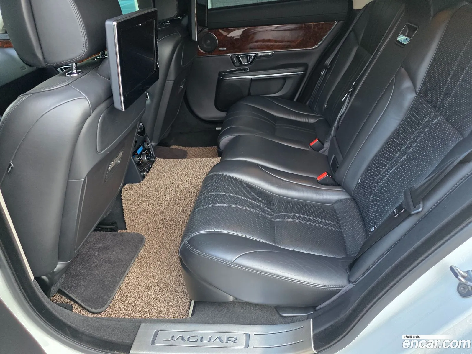 Jaguar XJ 2015 — 14
