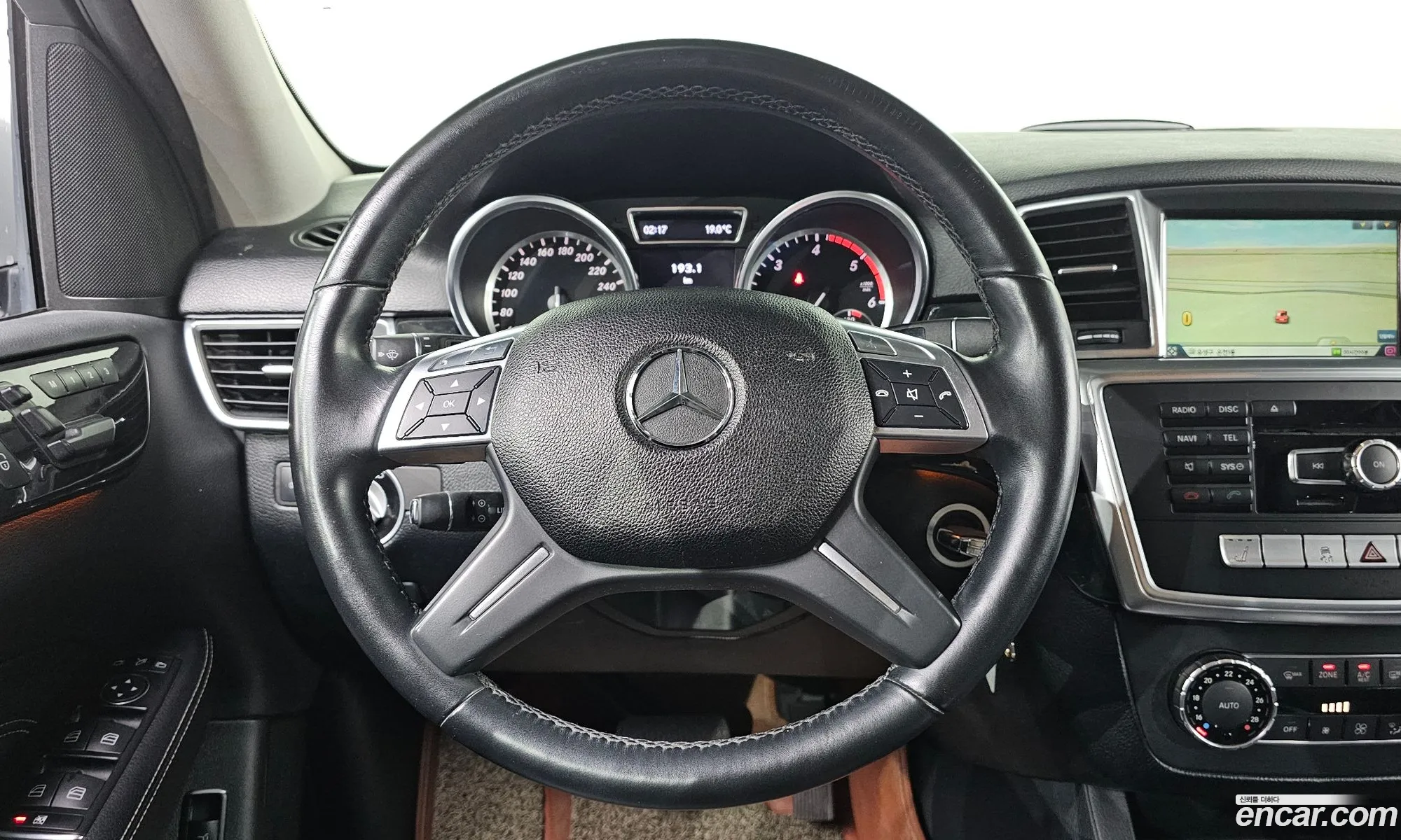 Mercedes-Benz M-Class W166 2012 — 11