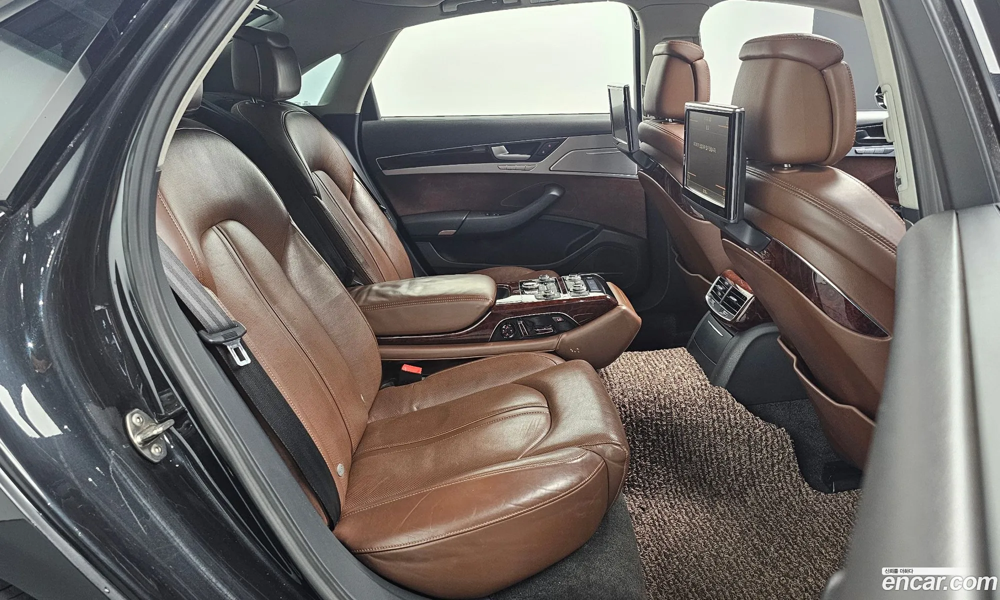 Audi A8 2011 — 18