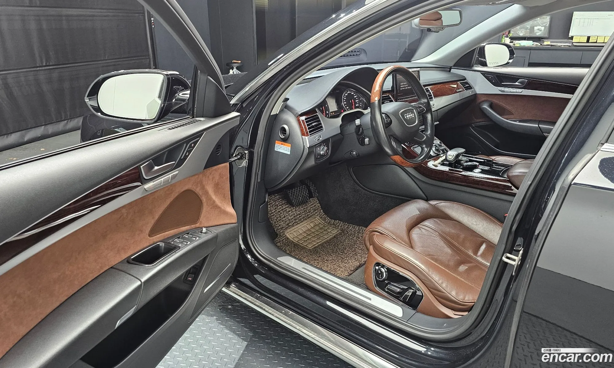 Audi A8 2011 — 8
