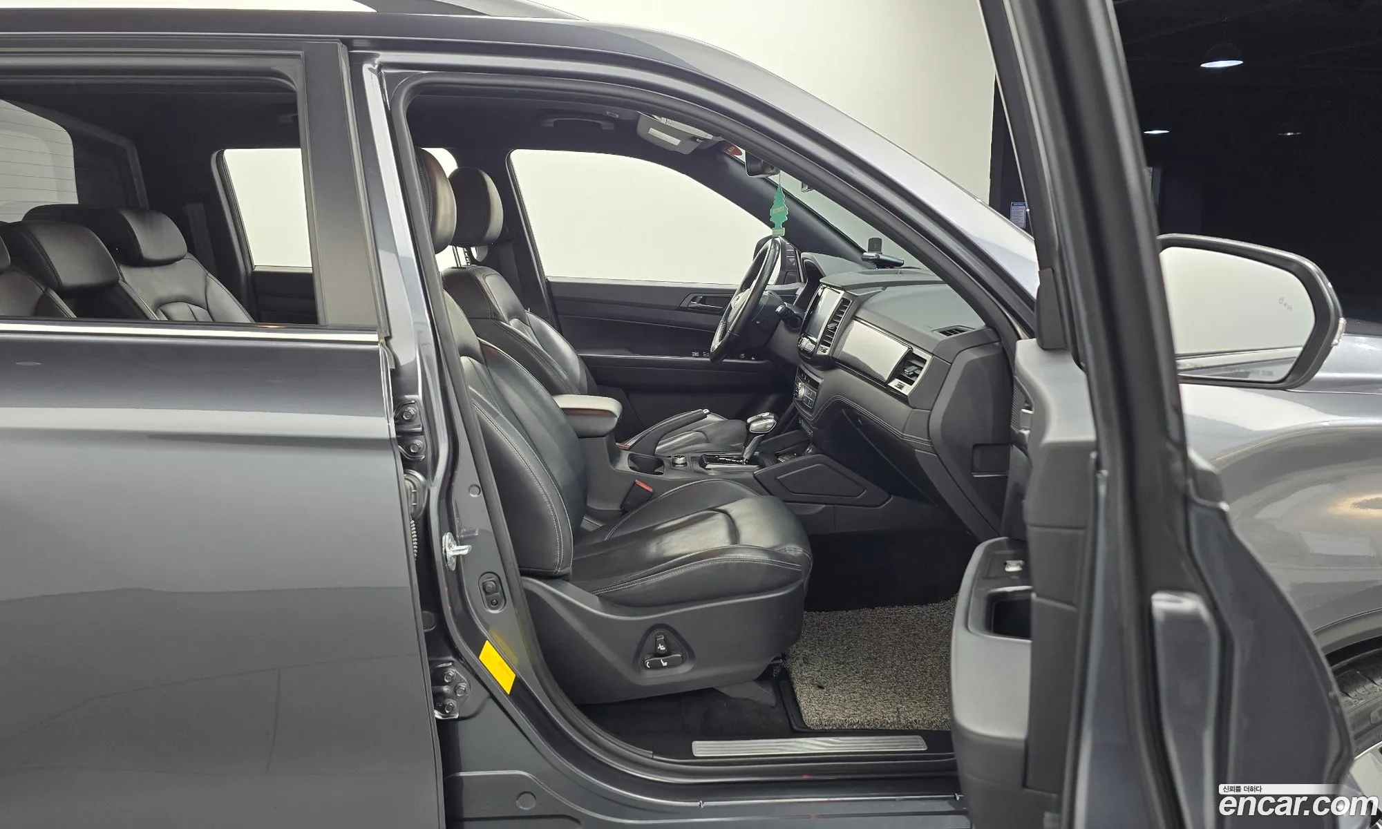 KG Mobility (SsangYong) Rexton Sports Khan