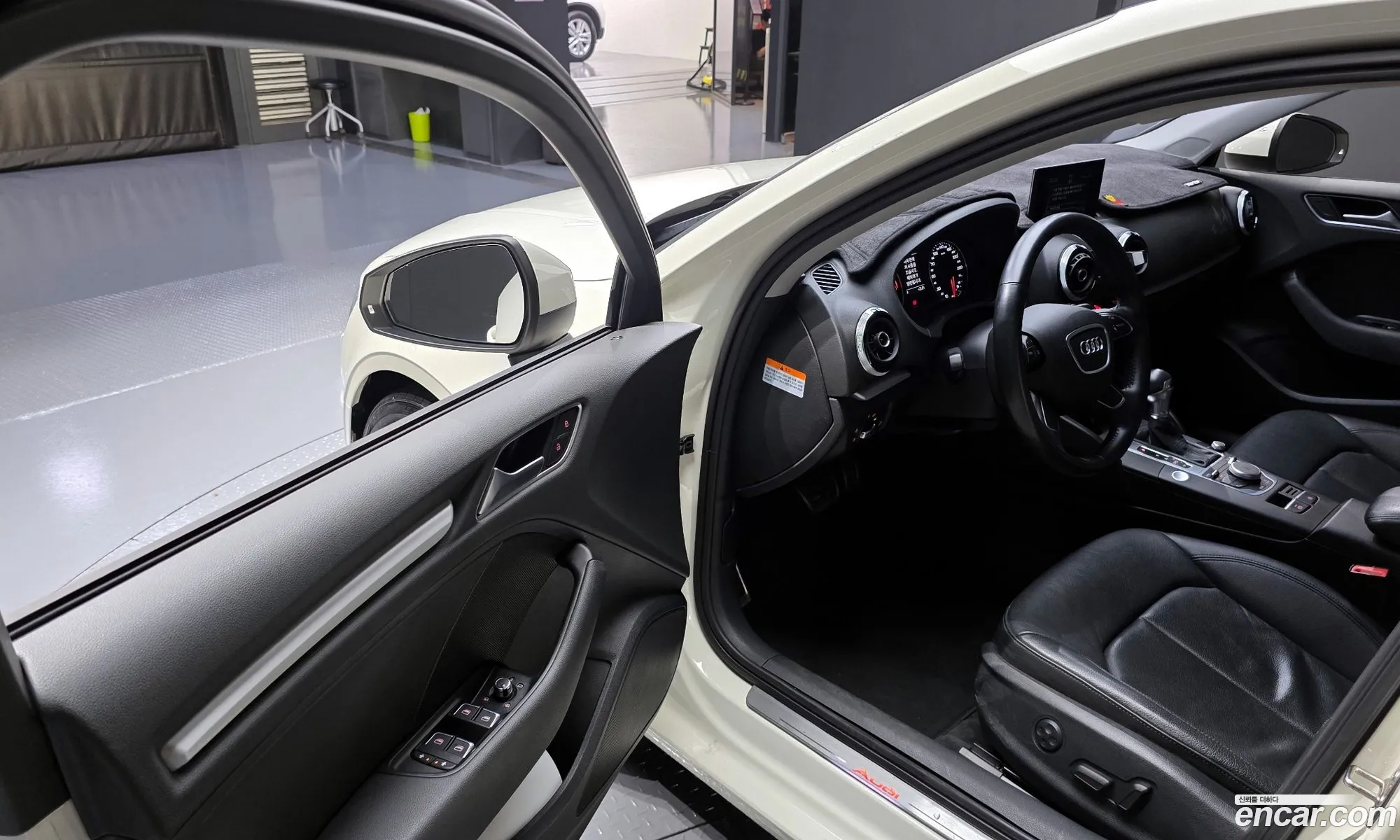 Audi A3 2014 WAUZZZ8V2F1057530 — 2
