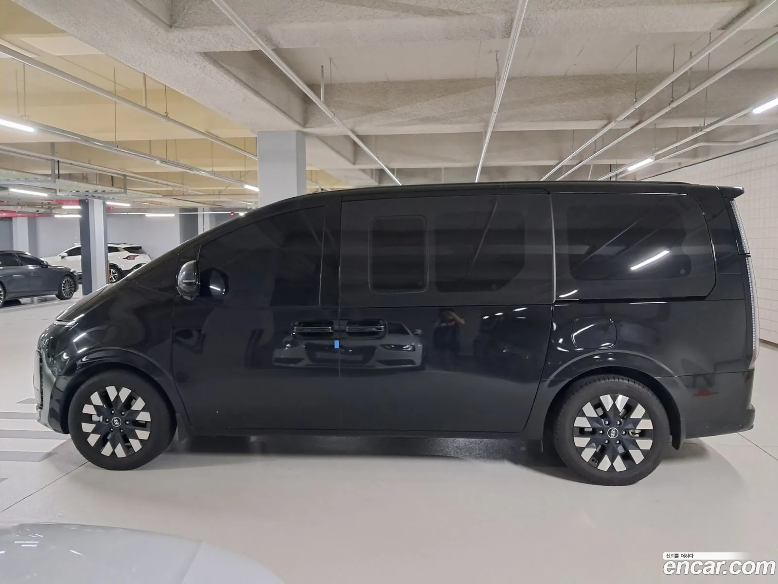Hyundai Staria 2024 — 2