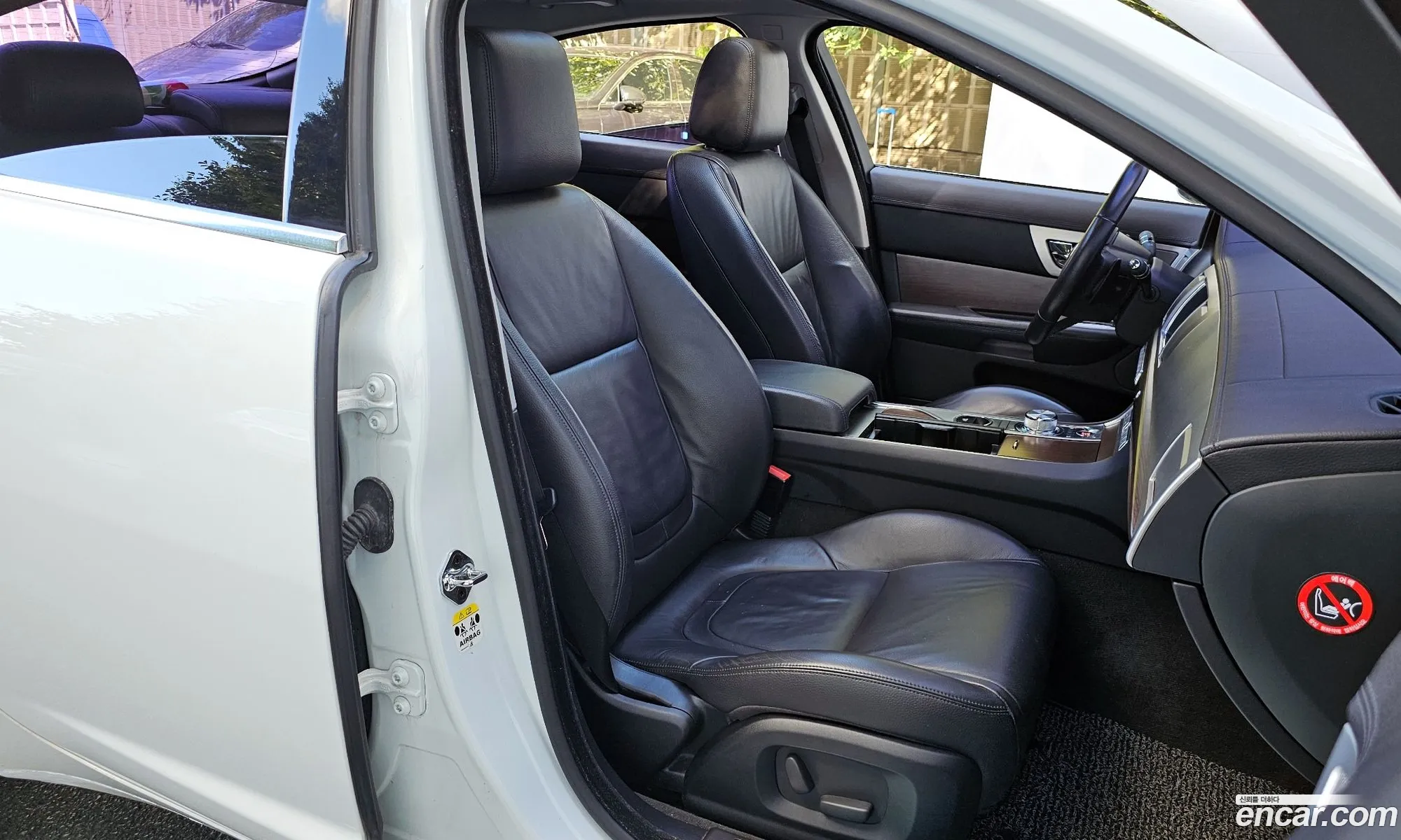 Jaguar XF 2014 — 16
