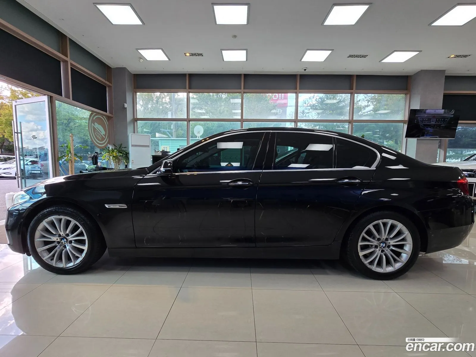 BMW 5 Series 2015 — 11