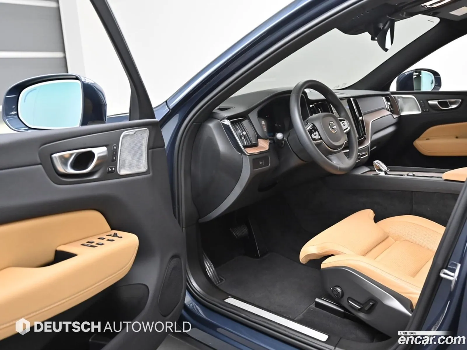 Volvo XC60 2023 — 2