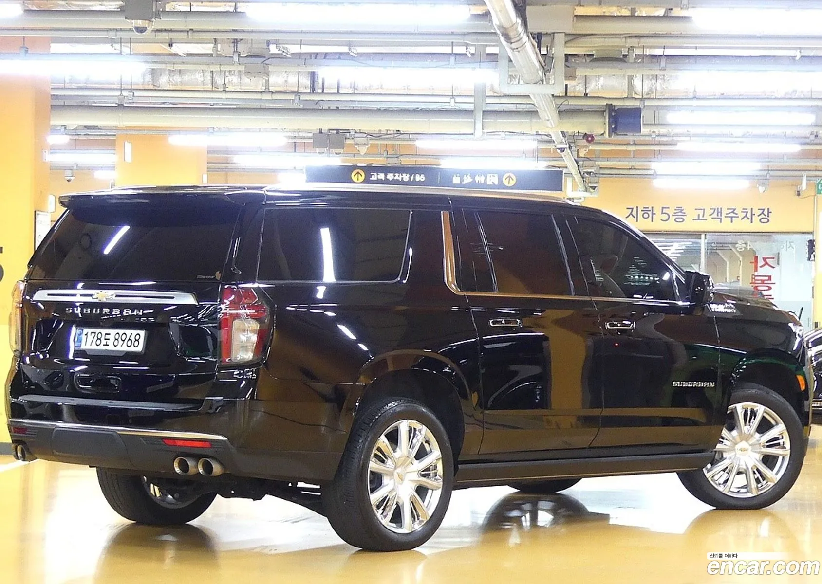 Chevrolet Suburban 2021 — 12