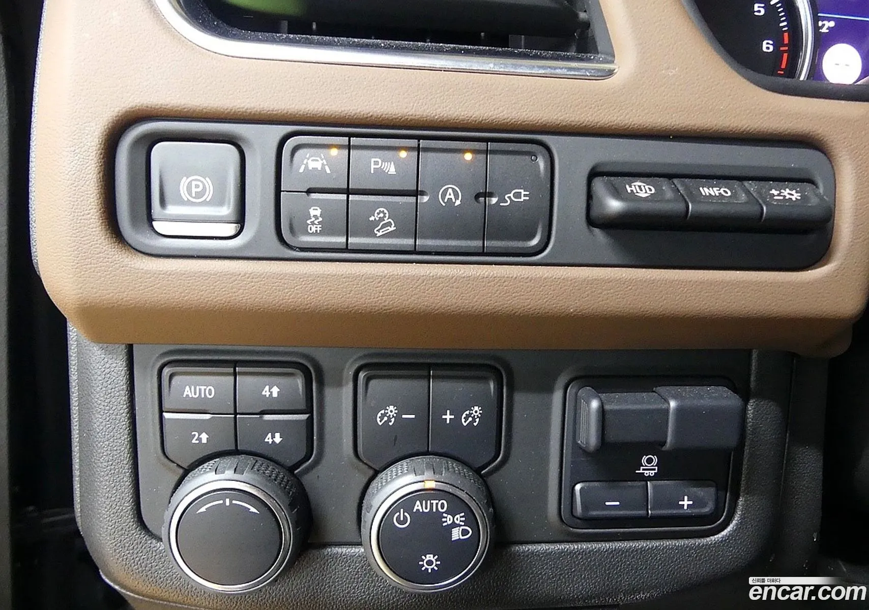 Chevrolet Suburban 2021 — 3