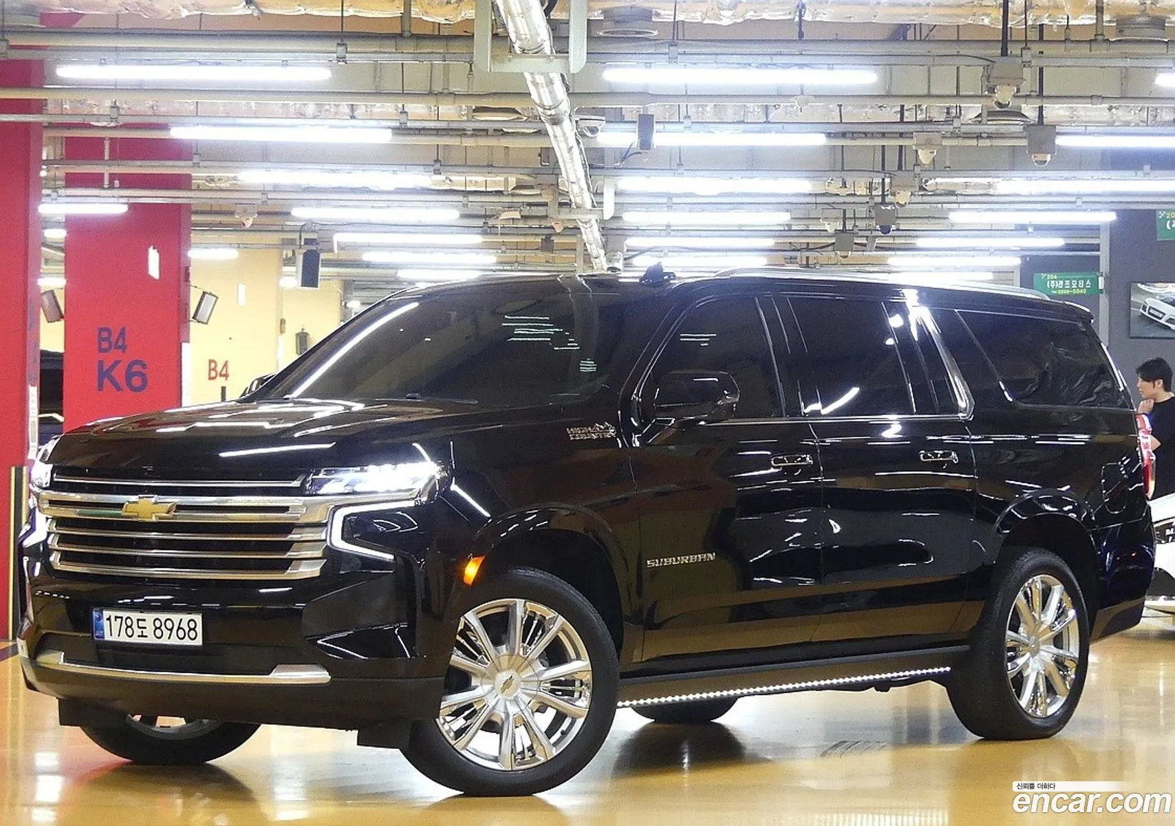Chevrolet Suburban 2021 — 17