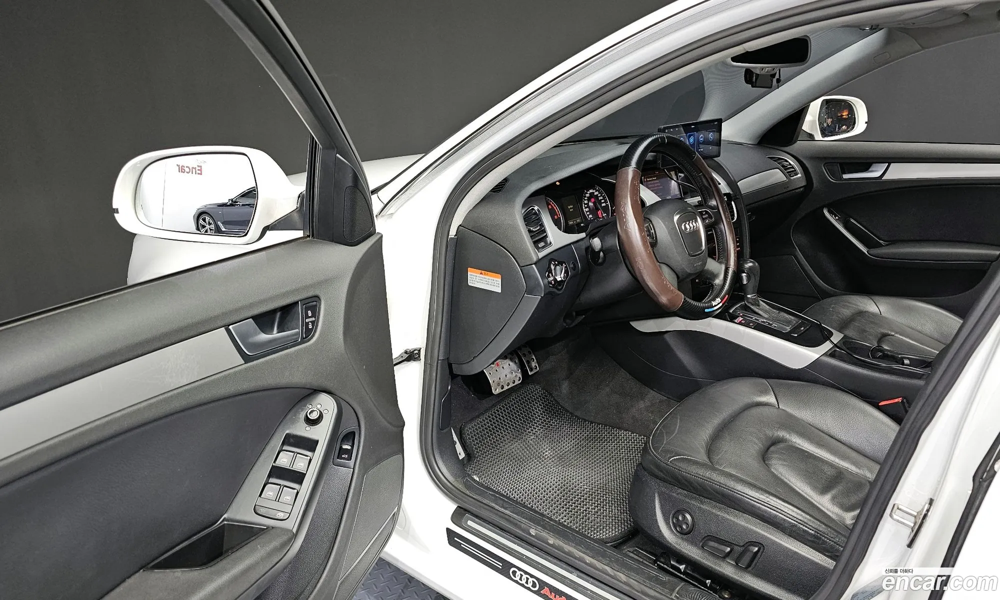 Audi A4 2011 WAUZZZ8K3CN008363 — 3
