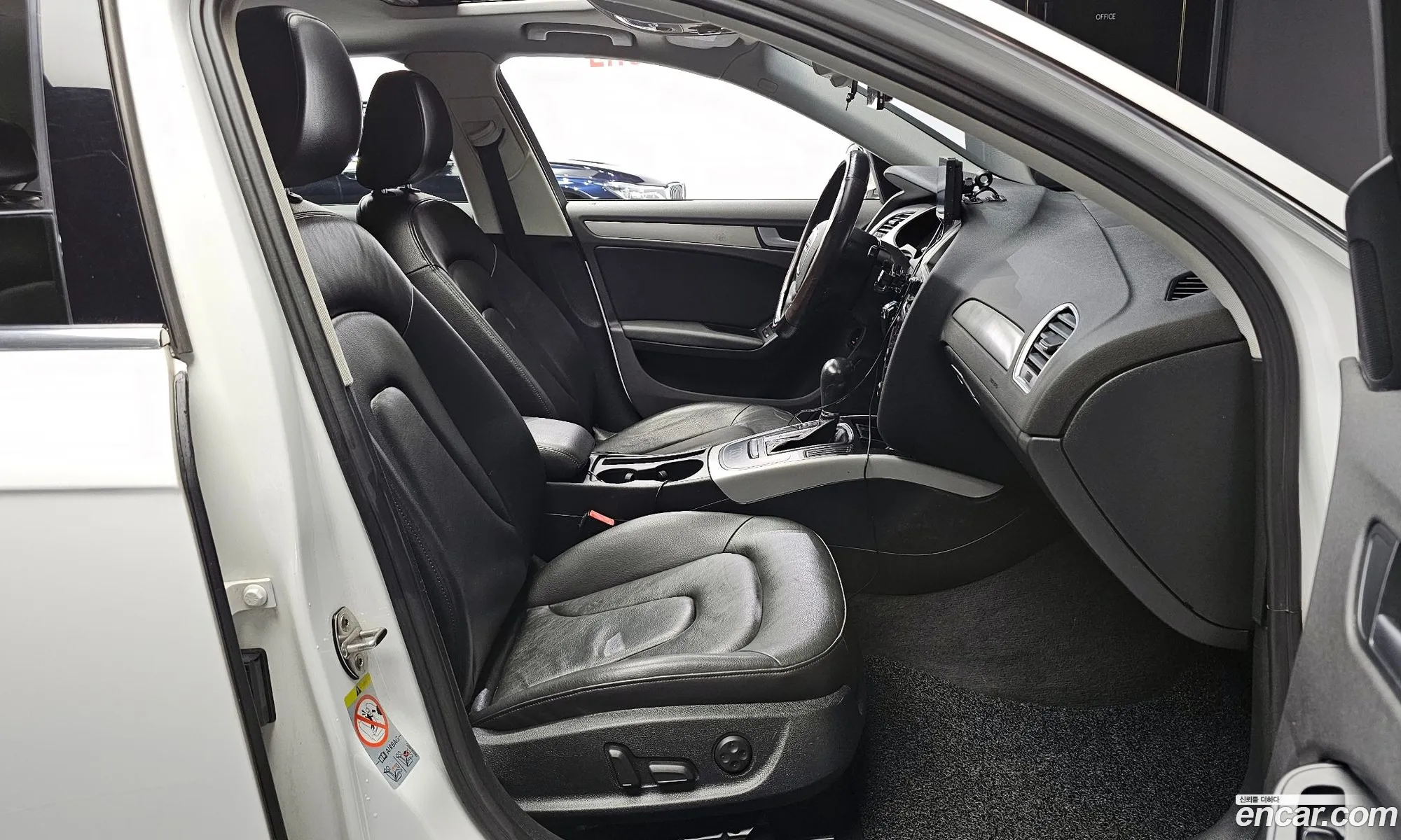 Audi A4 2011 WAUZZZ8K3CN008363 — 11