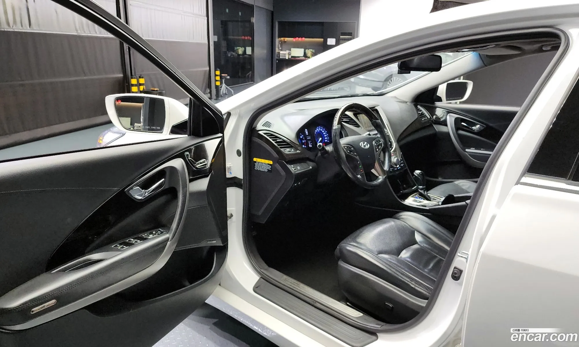 Hyundai Grandeur HG 2012 KMHFF41CBCA142528 — 11