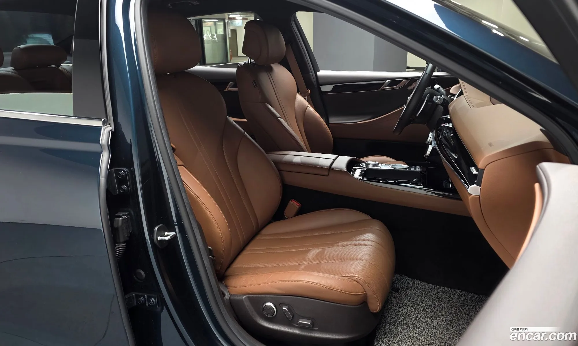 Genesis G80 2020 KMTGB41CDMU036085 — 12