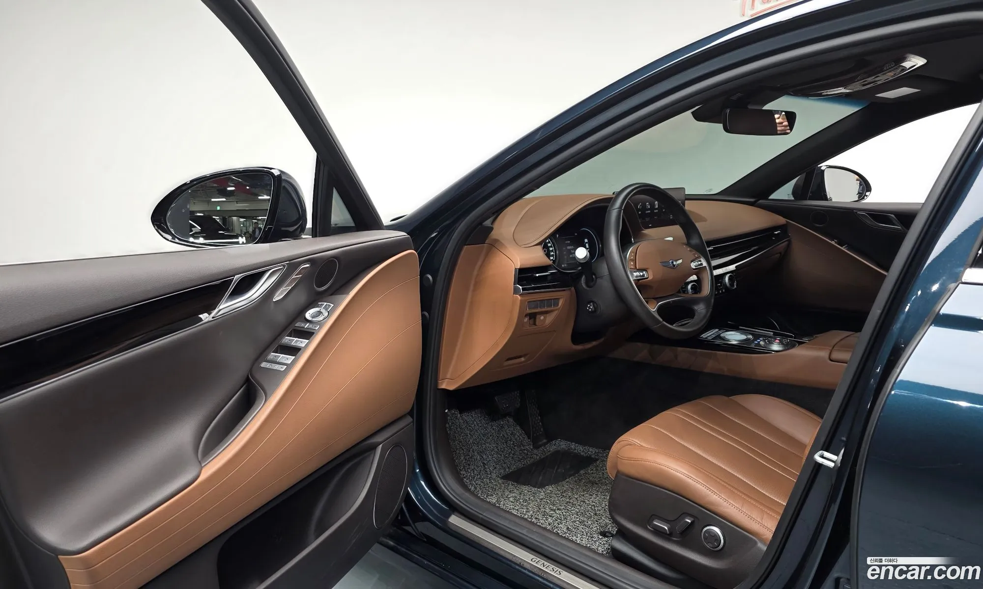 Genesis G80 2020 KMTGB41CDMU036085 — 2