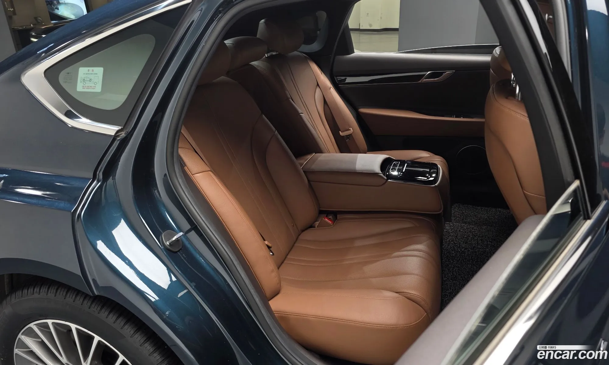Genesis G80 2020 KMTGB41CDMU036085 — 5