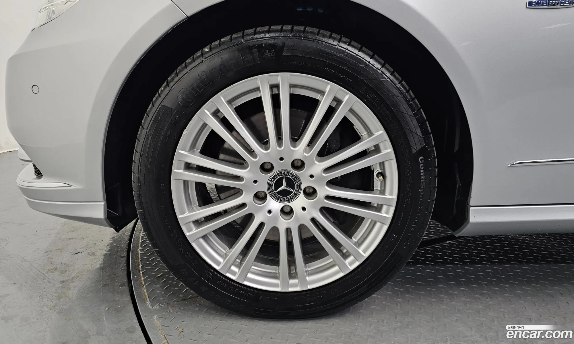 Mercedes-Benz E-Class W212 2012 WDDHF5FBXCA624870 — 13