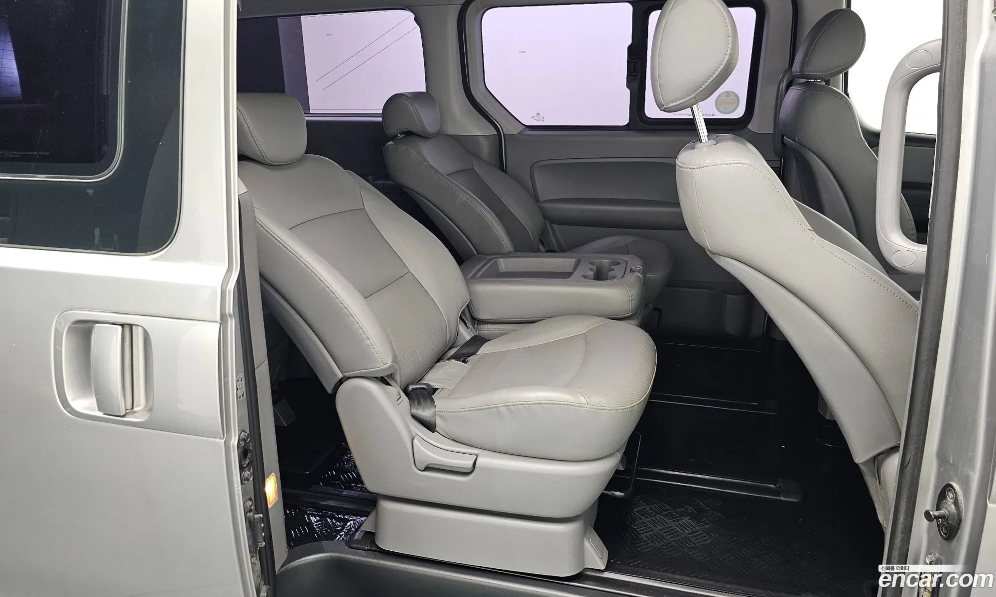 Hyundai Grand Starex 2013 — 16