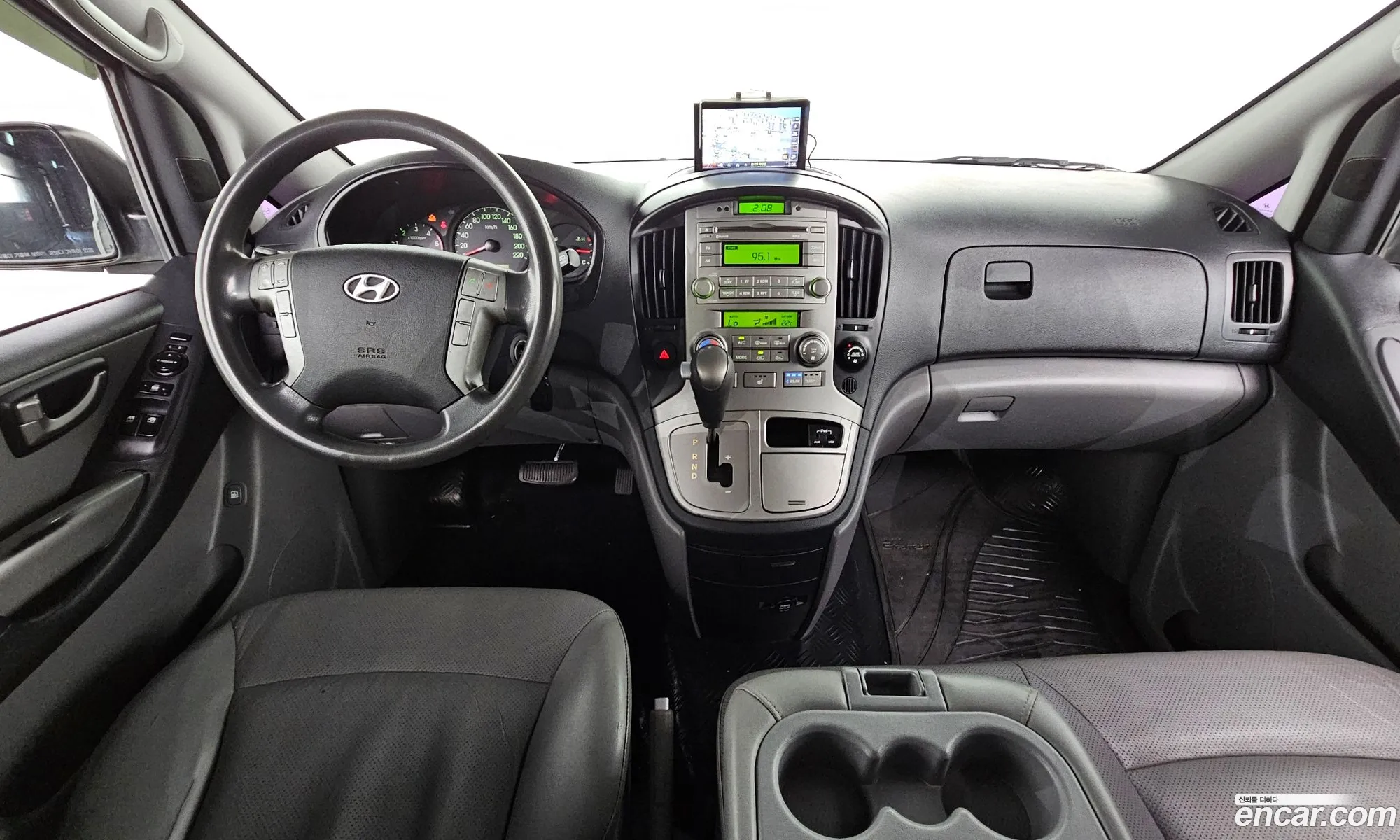 Hyundai Grand Starex 2013 — 20