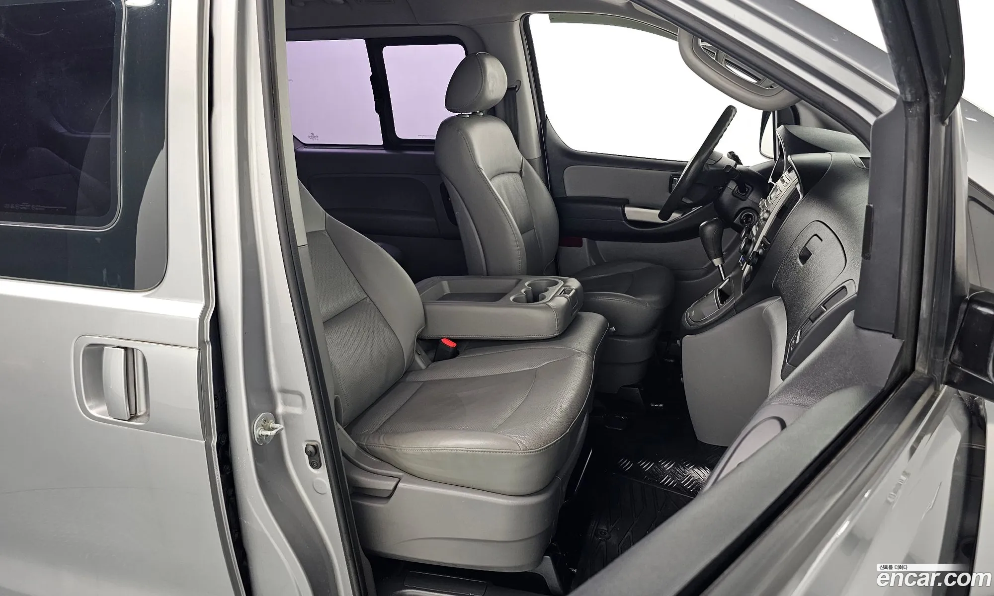 Hyundai Grand Starex 2013 — 19