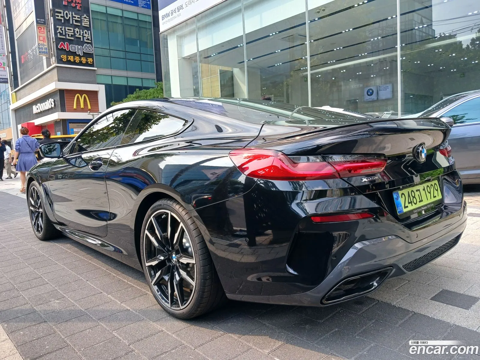 BMW 8 Series 2025 — 18