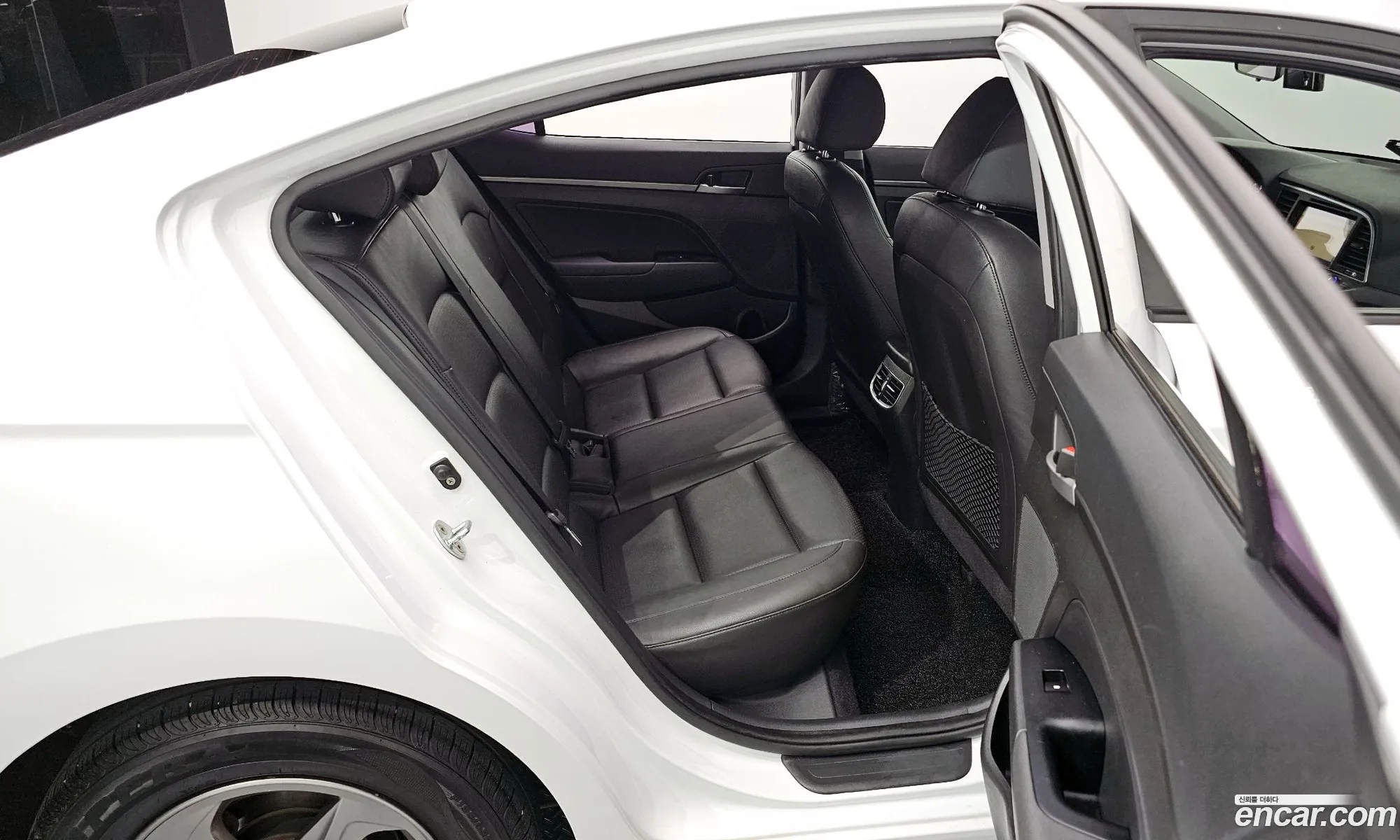 Hyundai Elantra AD 2016 — 19