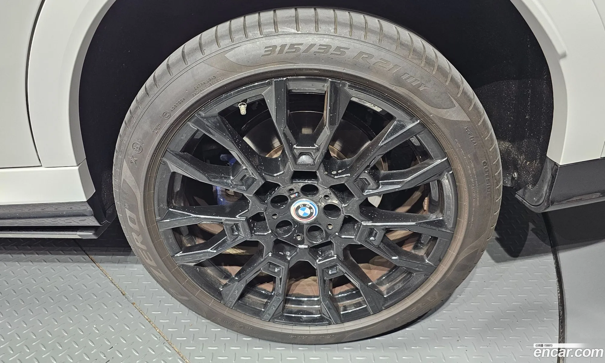 BMW X6 2024 WBA31EX05R9U51489 — 30