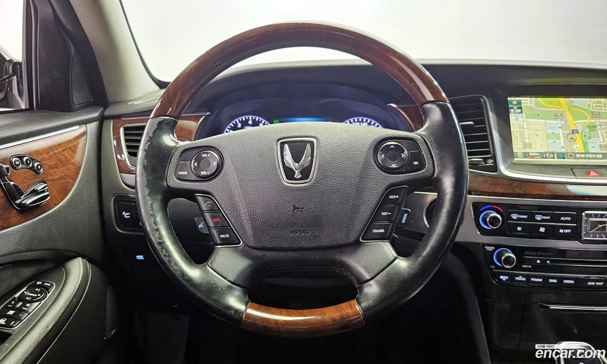 Hyundai Equus 2014 — 17