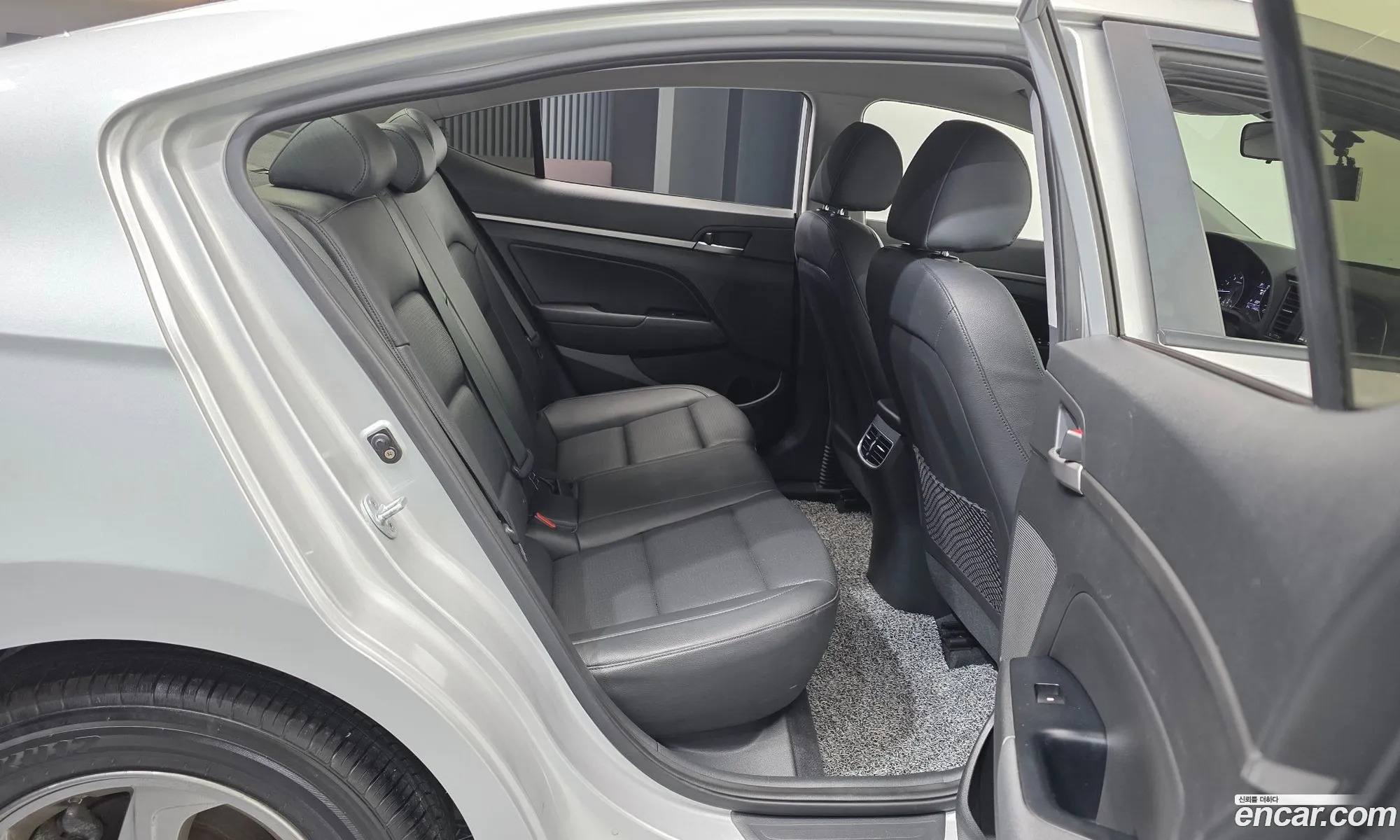 Hyundai Elantra AD 2015 — 12