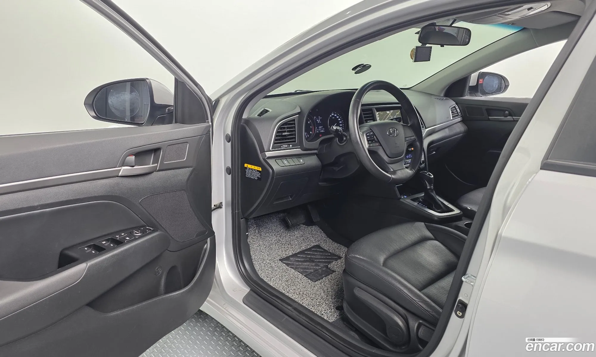 Hyundai Elantra AD 2015 — 17