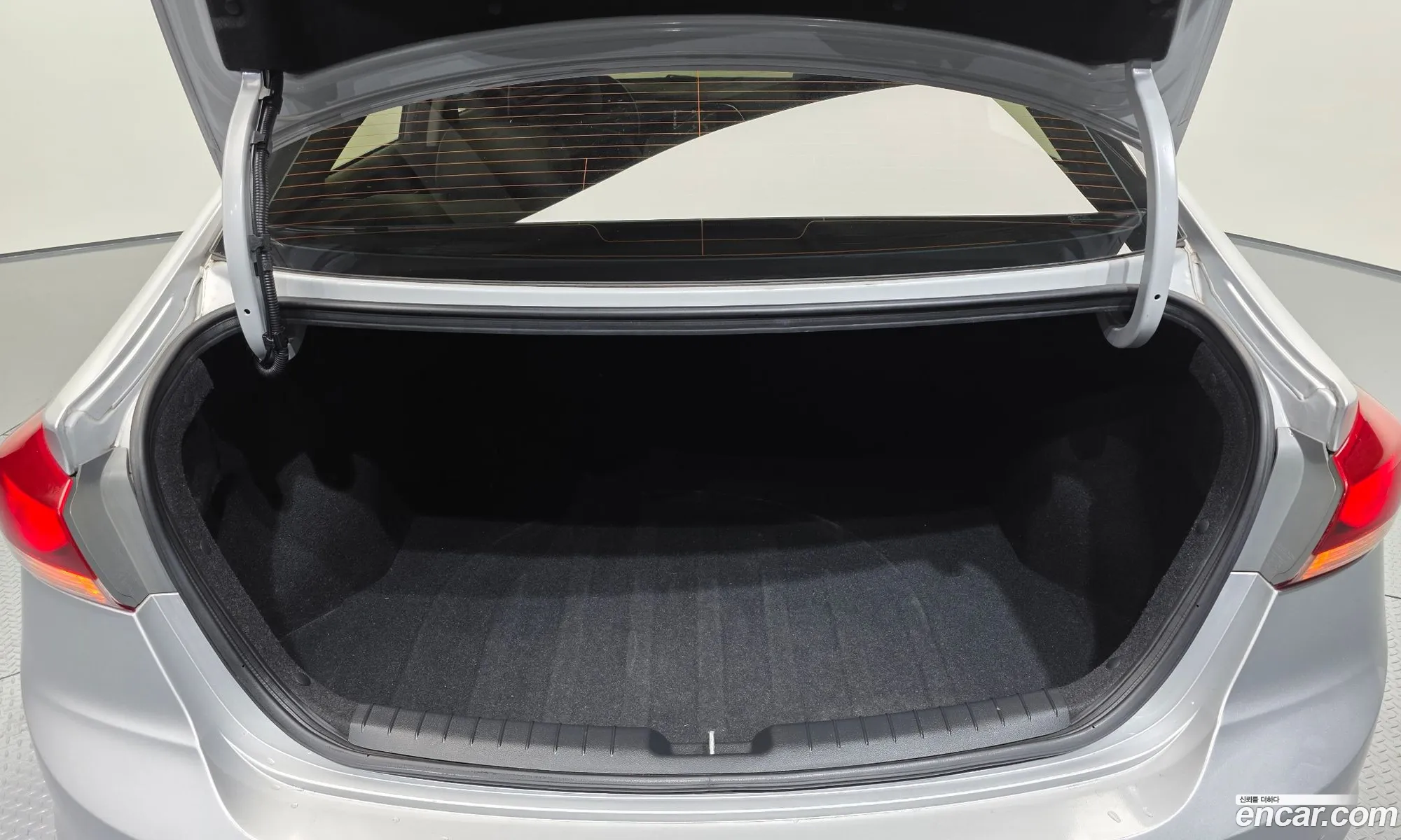 Hyundai Elantra AD 2015 — 14