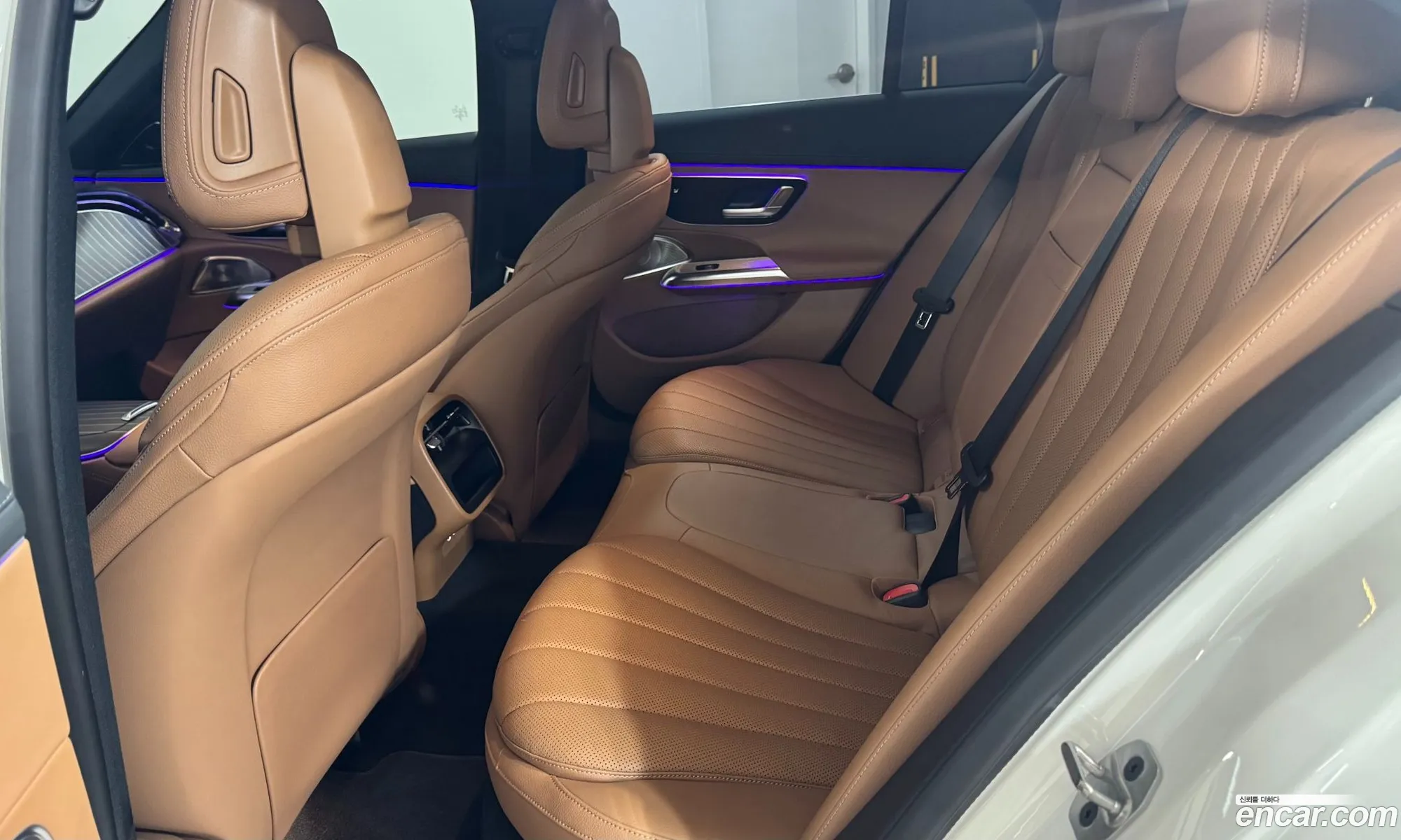 Mercedes-Benz E-Class W214 2025 — 19