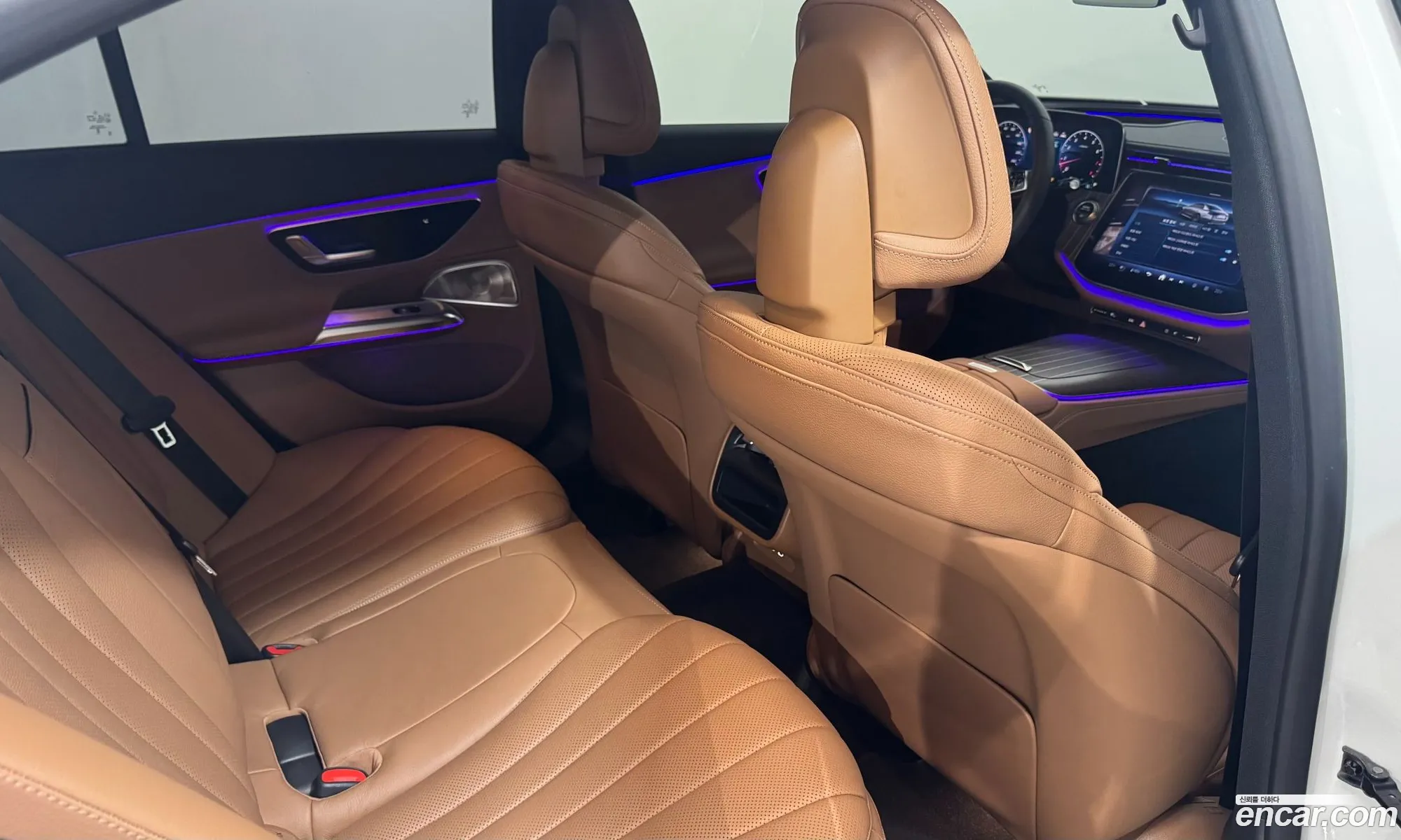 Mercedes-Benz E-Class W214 2025 — 16