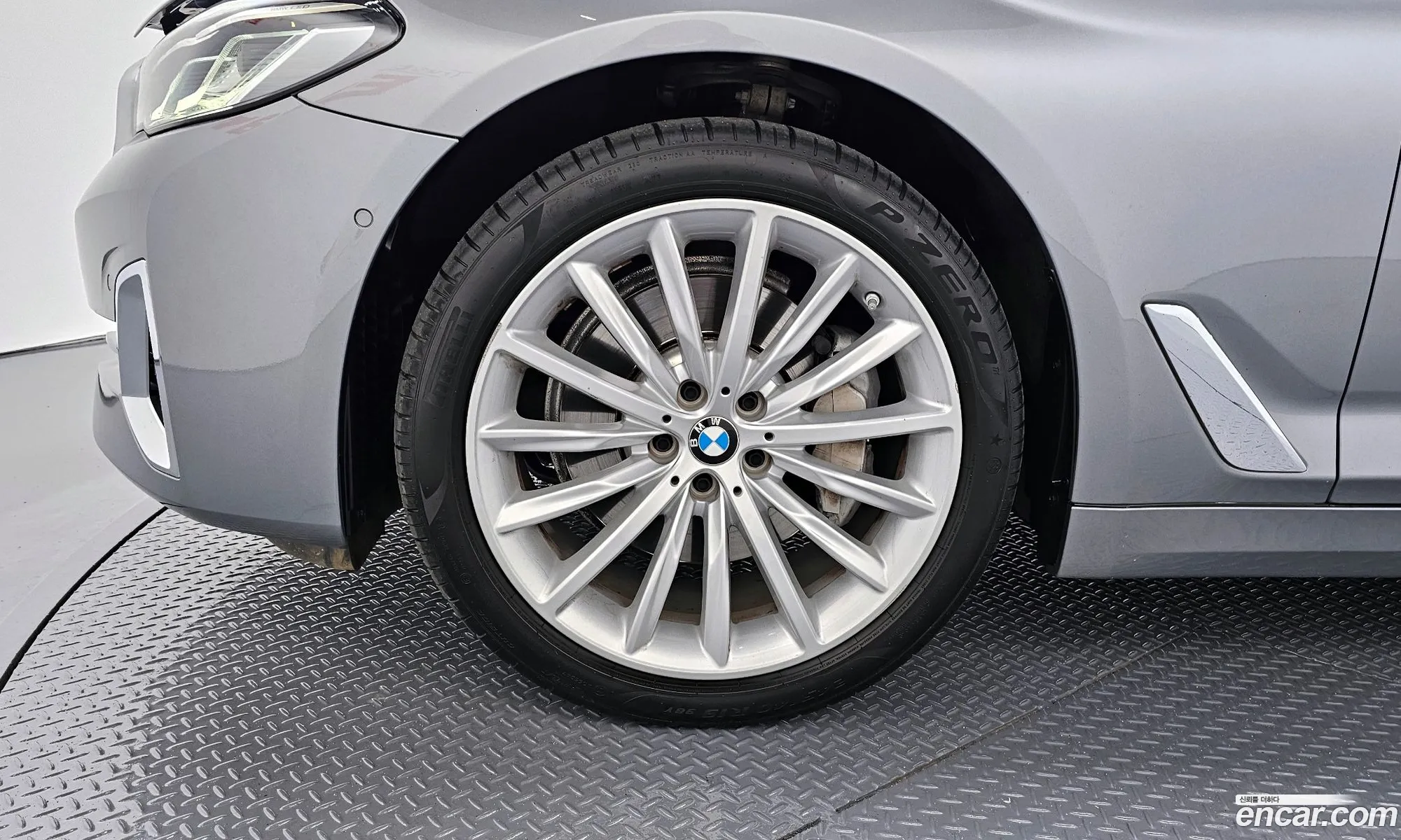 BMW 5 Series 2023 — 12