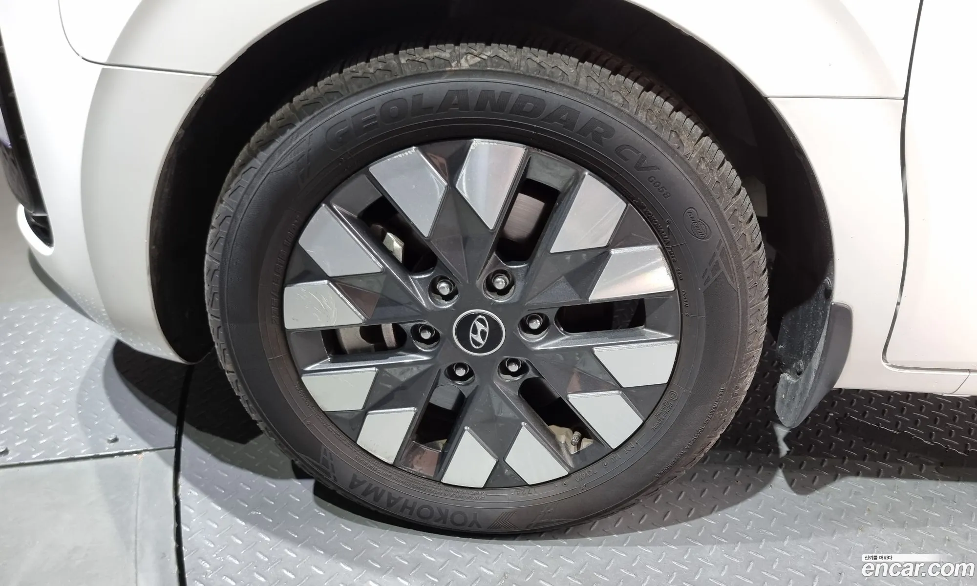 Hyundai Staria 2023 — 2