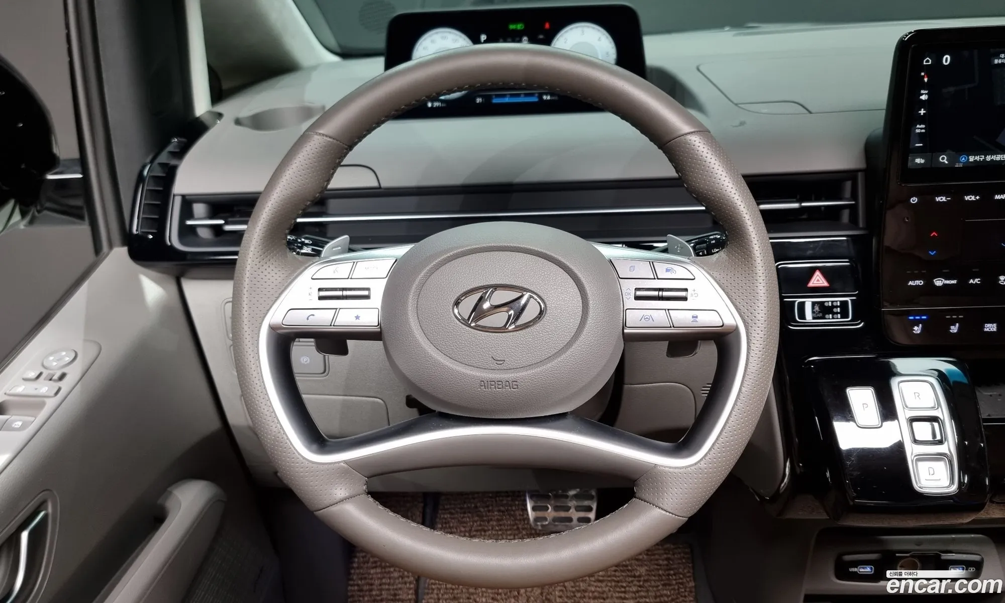 Hyundai Staria 2023 — 18