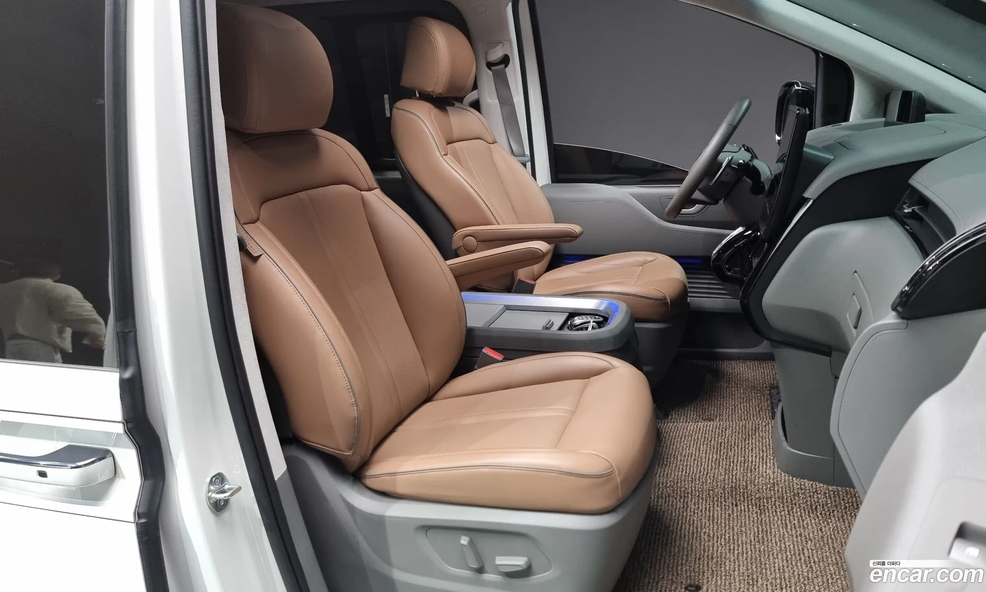 Hyundai Staria 2023 — 16